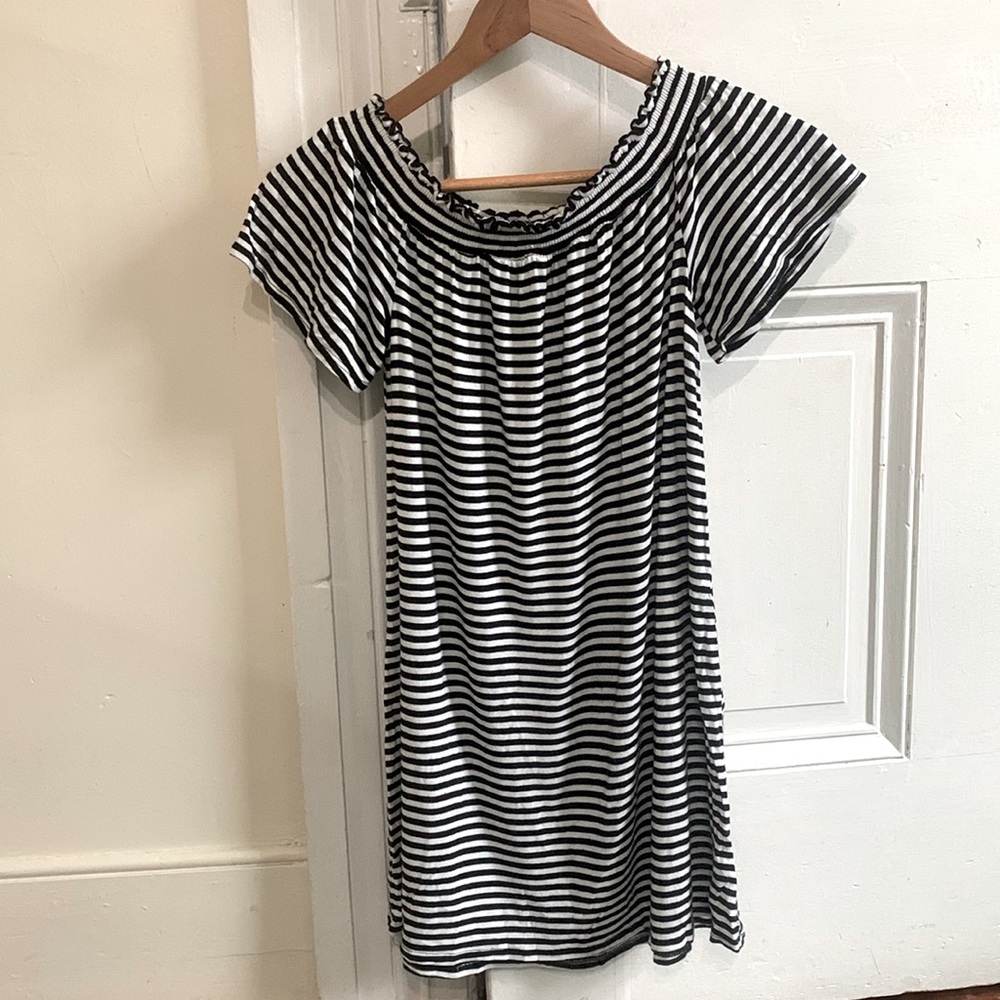 Soft black/white striped maternity shirt. Stretchy neck can be worn off-shoulder